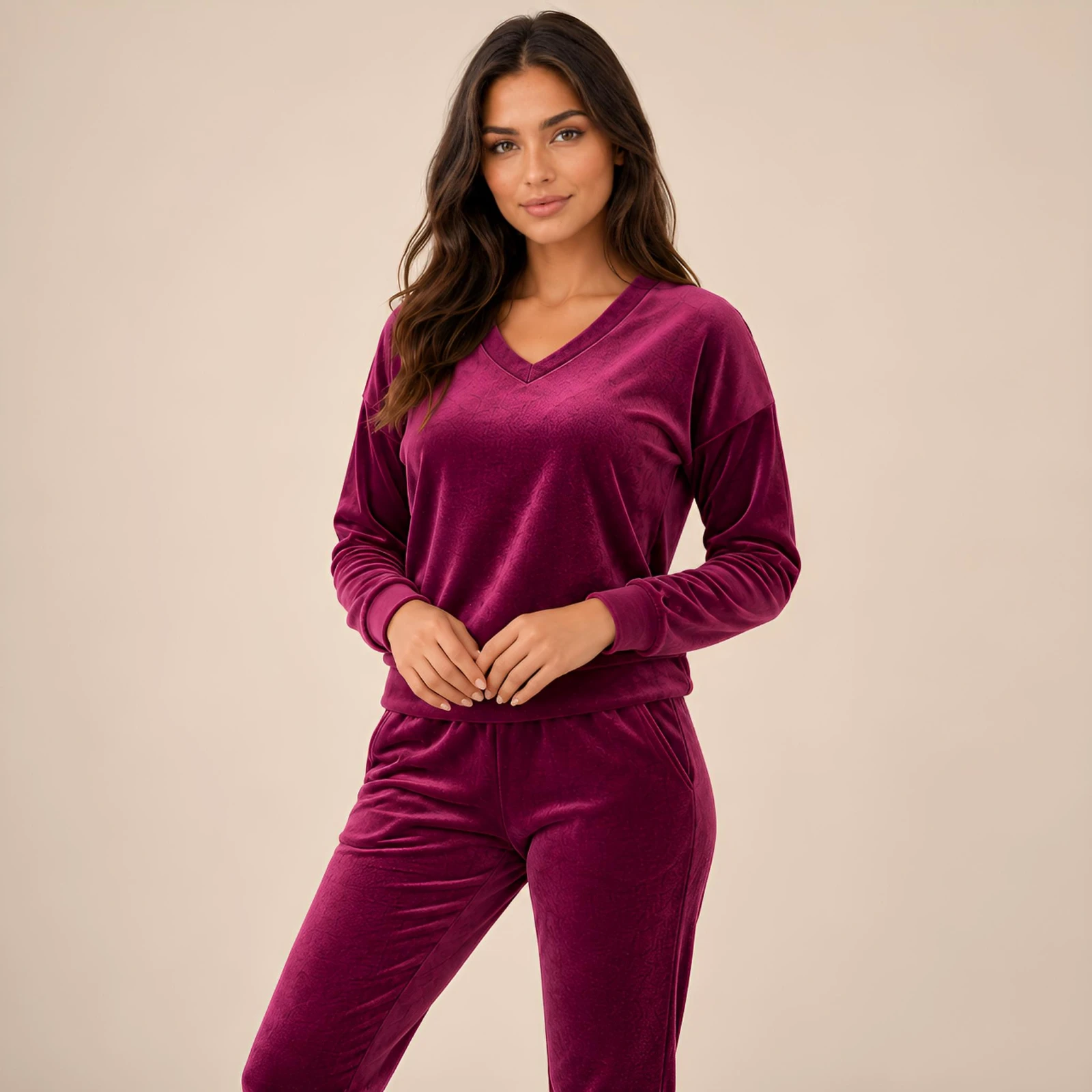 Różowy komplet dresowy welurowy bluza V-neck + joggery - zdjęcie 3
