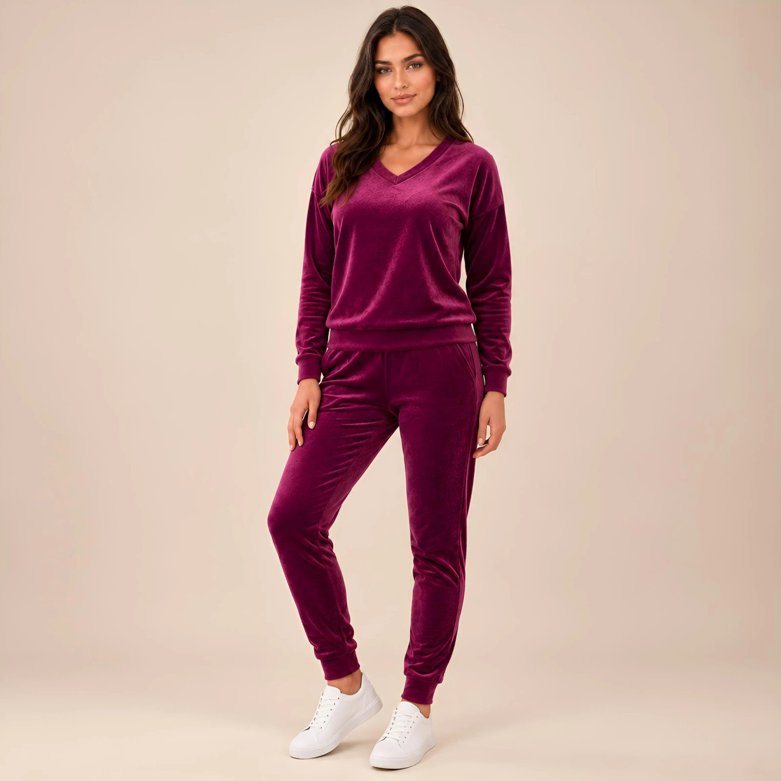 Różowy komplet dresowy welurowy bluza V-neck + joggery - zdjęcie 4
