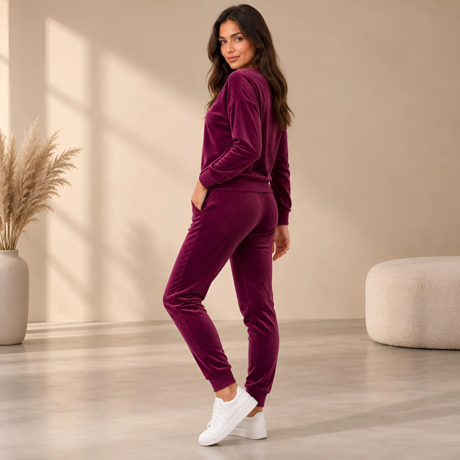 Różowy komplet dresowy welurowy bluza V-neck + joggery - zdjęcie 5