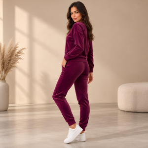 Różowy komplet dresowy welurowy bluza V-neck + joggery - zdjęcie 5