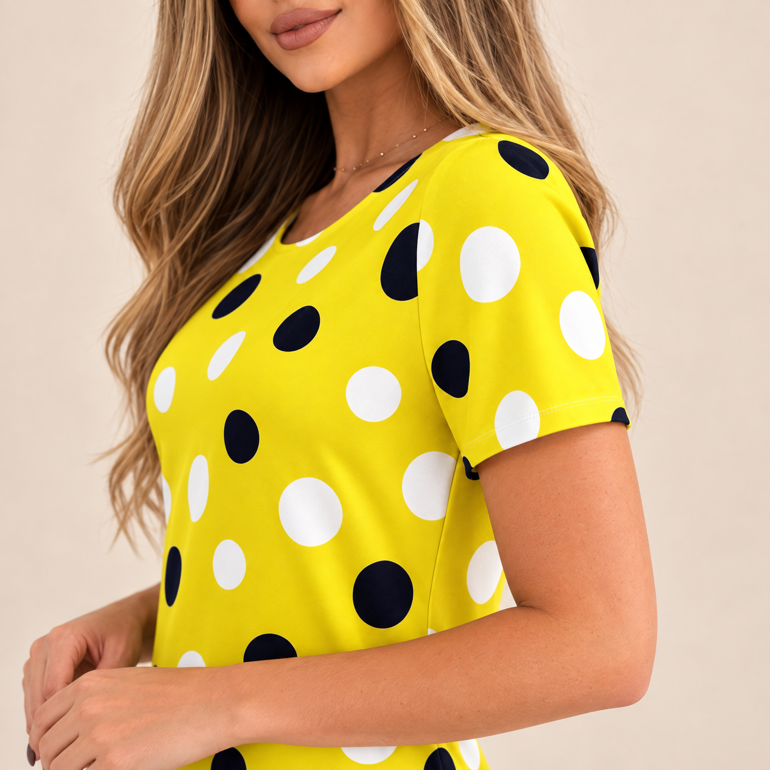 Żółta sukienka w grochy z kieszeniami - zdjęcie 8