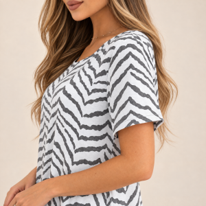 Kremowa sukienka midi oversize - zdjęcie 8